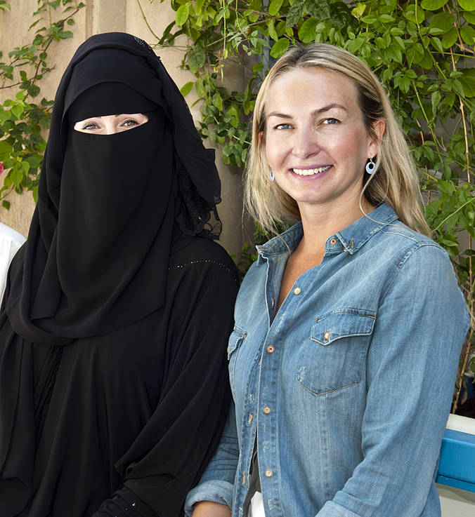 Gry Strøm og hennes emiratiske venninne i Dubai. Kulturforskjeller trenger ikke være forstyrrende.