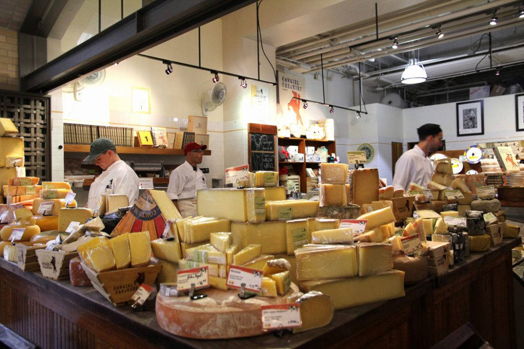 Cowgirl Creamery’s Artisan Cheese Shop har alt av de beste amerikanske oster - og noen fra Frankrike og Spania. Foto: Rebeca Anchondo Cowgirl Creamery’s Artisan Cheese Shop har alt av de beste amerikanske oster - og noen fra Frankrike og Spania. Foto: Rebeca Anchondo