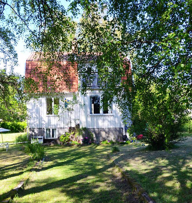 Det er mange gamle hus og villaer på øya. Det blir jo ikke mer idyllisk enn dette!
