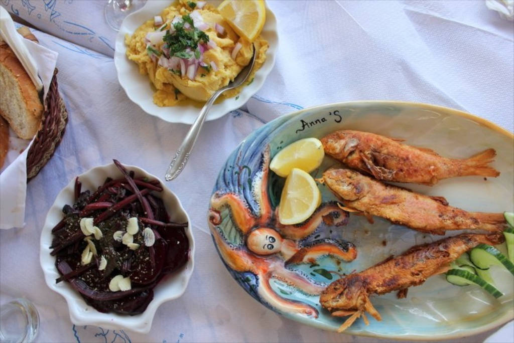 Fava (bean purèe), beetroot salad and barbouni (red mullet)