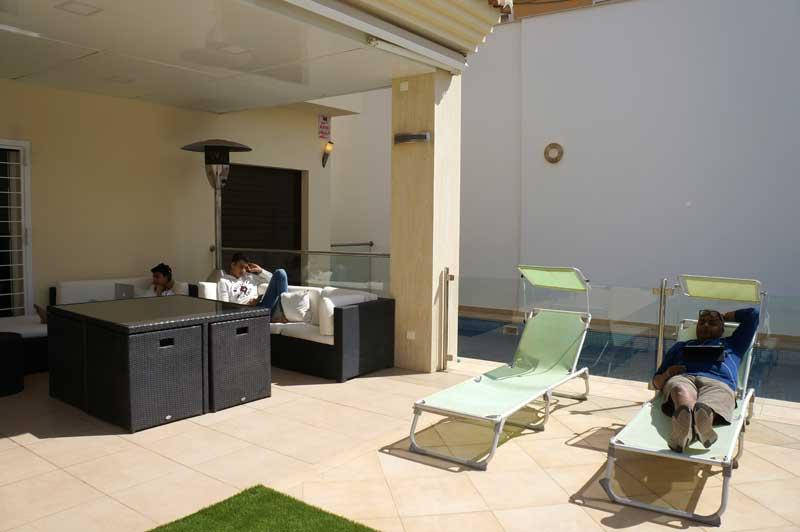 Malaga-Airbnb-Sunshine-House-patio-800