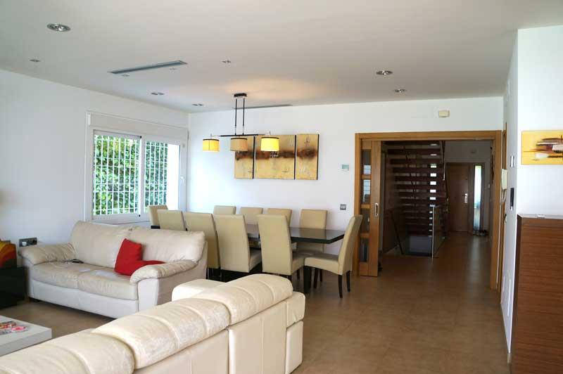 Sunshine-House-Malaga-Airbnb-stue-gang-800