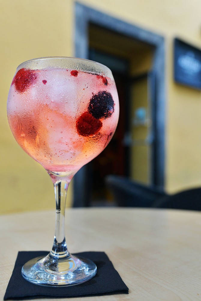 gin and tonic